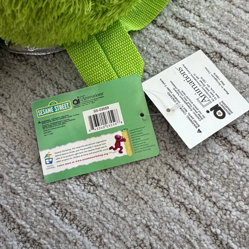 Sesame Street Oscar the Grouch Plush Trash Can Backpack Kids 2011 New NWT